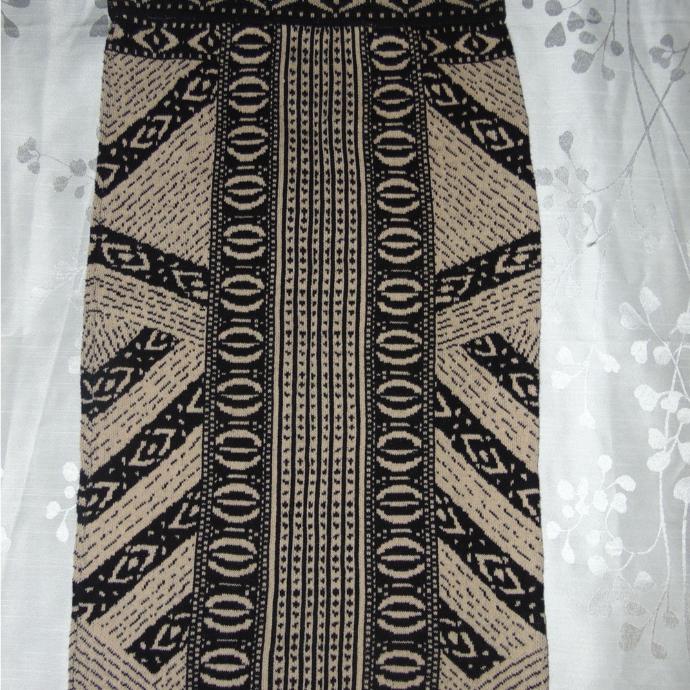 Patterned Black and Tan Skirt